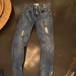 FRAME DISTRESSED SKINNY JEAN SIZE 25